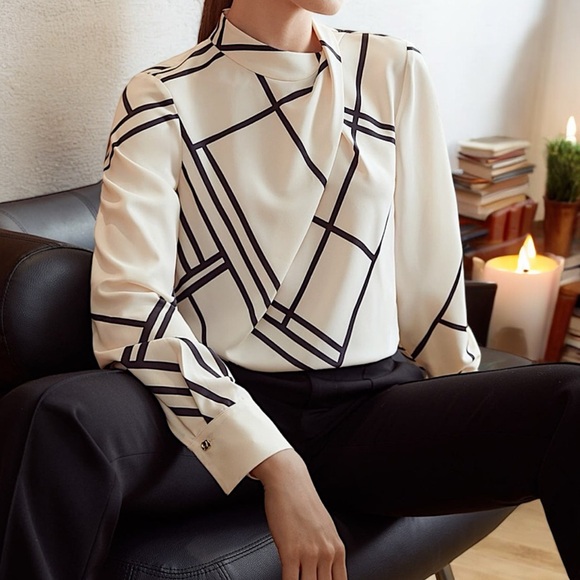 NWT Women's Geometric-Print Blouse - Picture 5 of 16